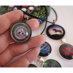 Üveglencsés ékszerek 